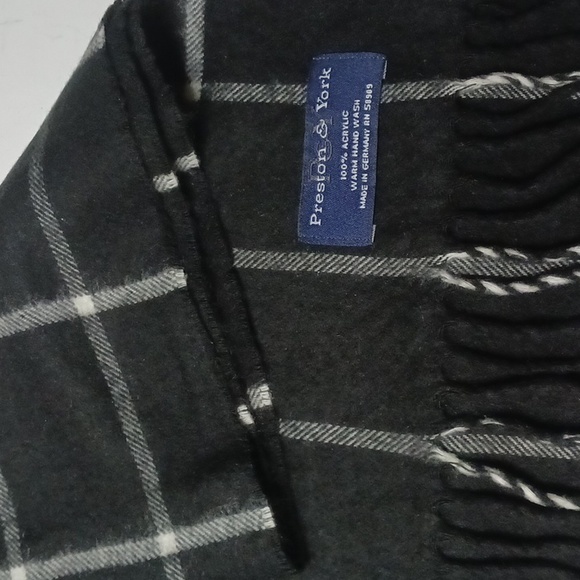 Preston and York 100% acrylic Scarf - Picture 3 of 4